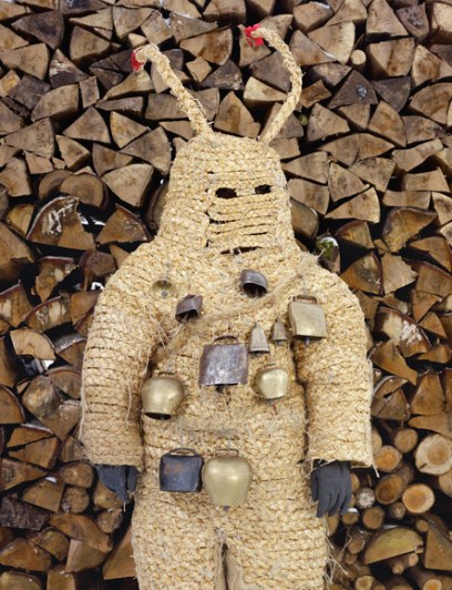 http://http://ngm.nationalgeographic.com/2013/04/europes-wild-men/img/16-eve-pelzmartle-germany-670.jpg